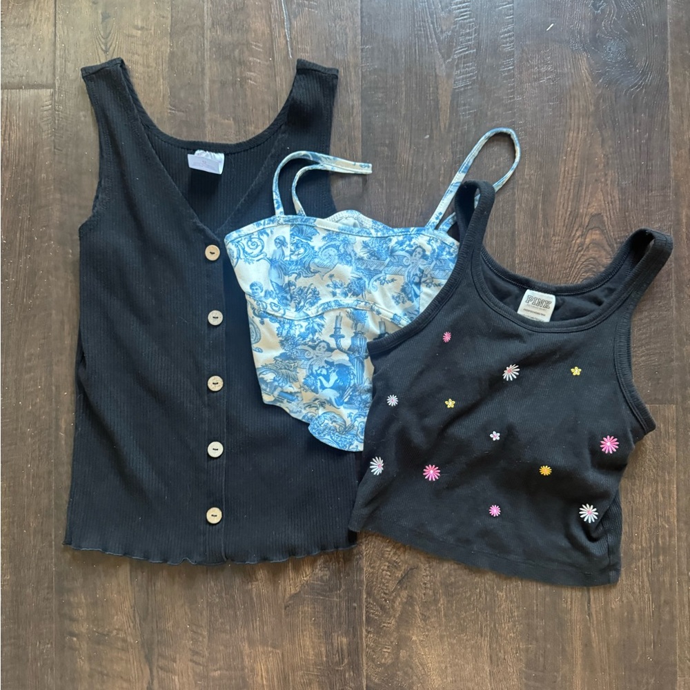 Bundle of 3 tank tops